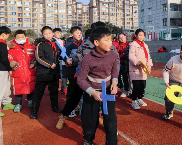 体育教师怎样安排他们体育活动他把课上的细节写得特别生动 体育教师怎样安排他们体育活动他把课上的细节写得特别生动
